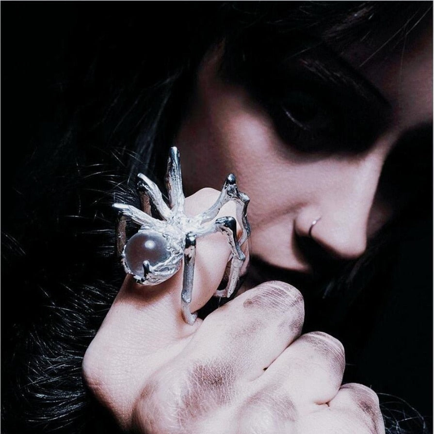 Gothic Spider Ring Symbolic Witchcraft Jewelry for Punk and Grunge Aesthetics