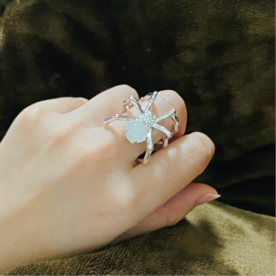 Gothic Spider Ring Symbolic Witchcraft Jewelry for Punk and Grunge Aesthetics