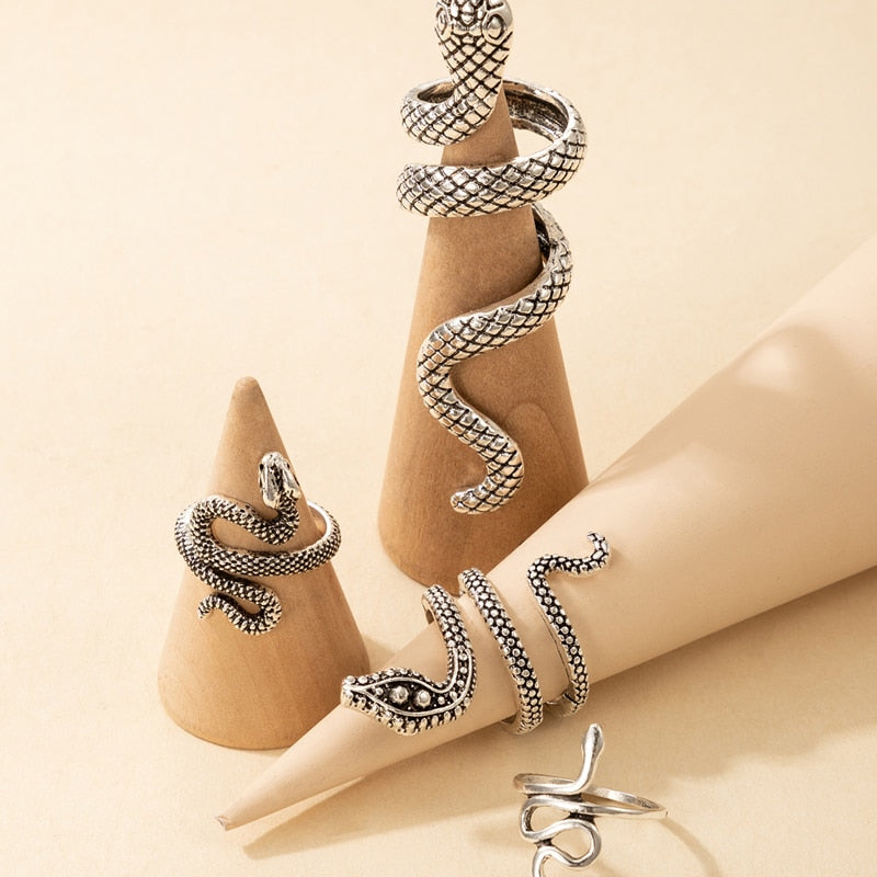 Mystical Serpent Wisdom: 4pcs/set Vintage Snake Animal Rings