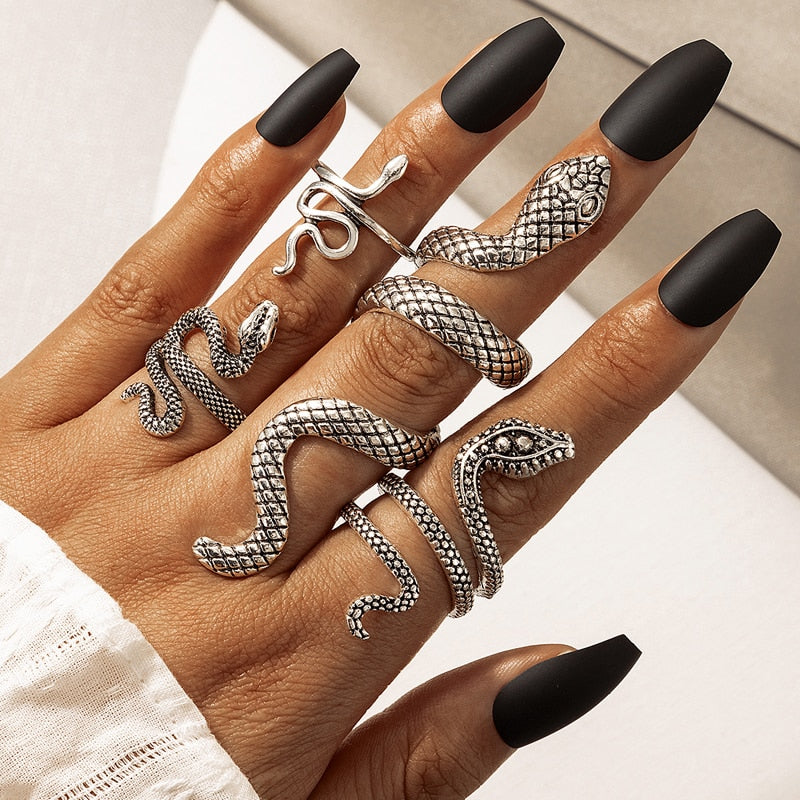 Mystical Serpent Wisdom: 4pcs/set Vintage Snake Animal Rings